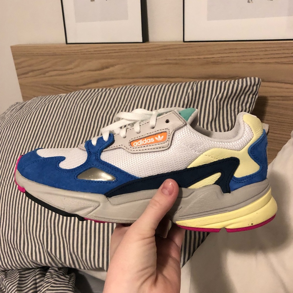 Adidas falcons kylie Jenner